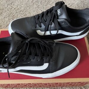 Pre Owned Black/White Leather Deluxe Comfort Vans Sneakers Size 8.0 M